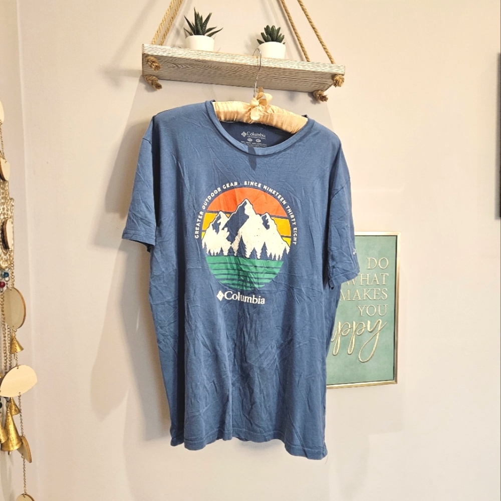 👕 2/$20 Columbia Tshirt - Picture 3 of 5
